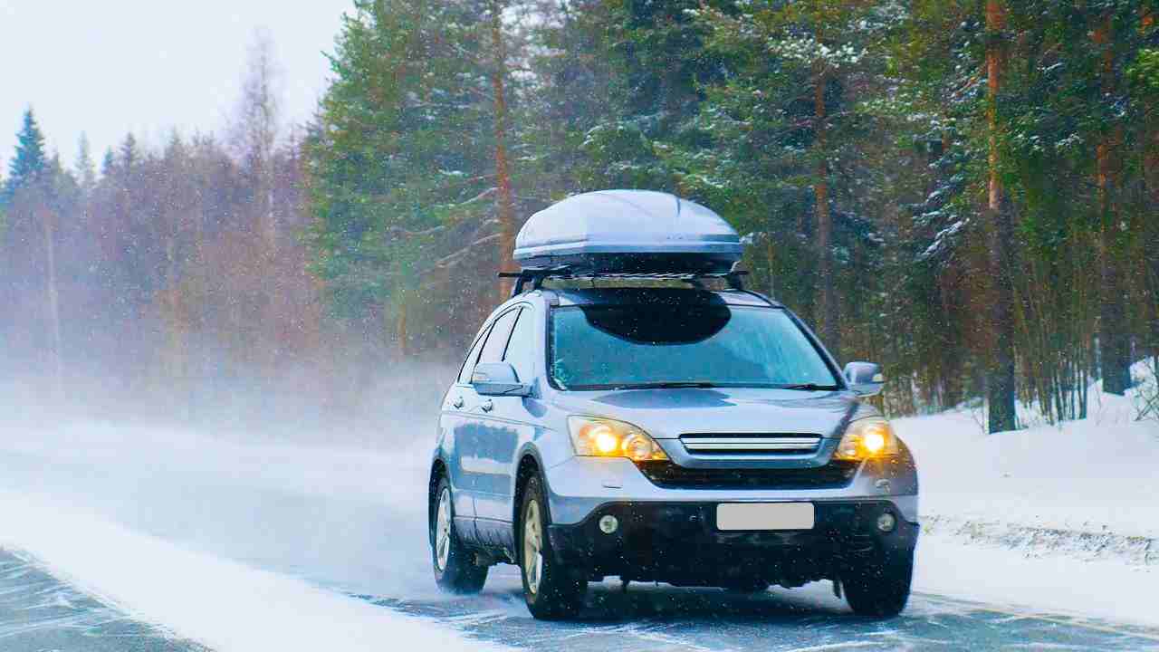 Entra in vigore nuova norma per le auto in montagna 