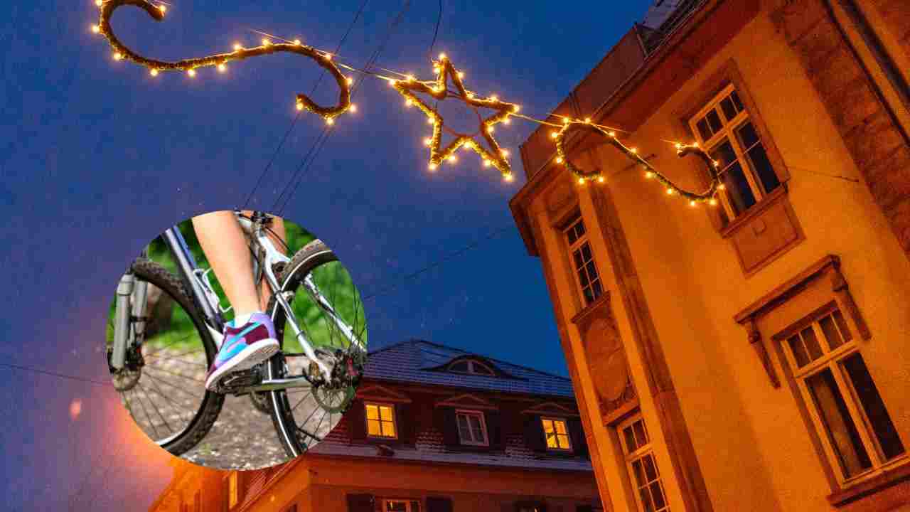 In questo paese italiano se vuoi vedere le luminarie...devi pedalare! 
