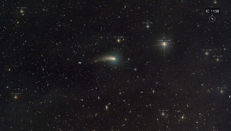 La cometa immortalata a ottobre 