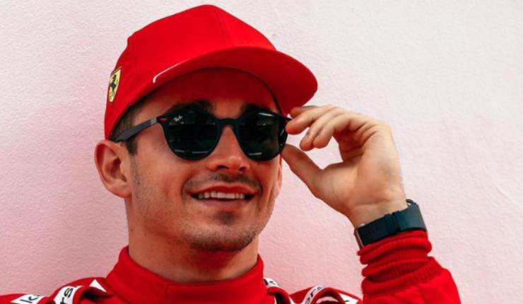 Charles Leclerc con gli occhiali da sole