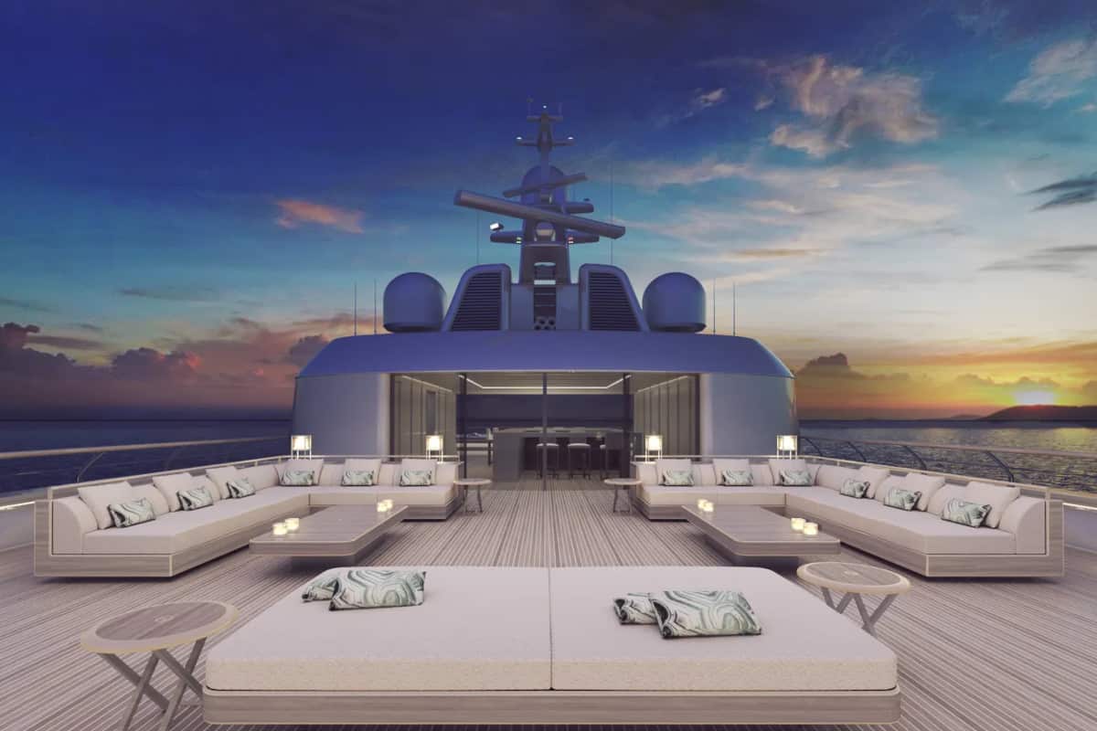 yacht firmato re moda
