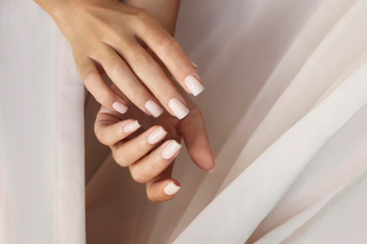 Milky French Manicure 