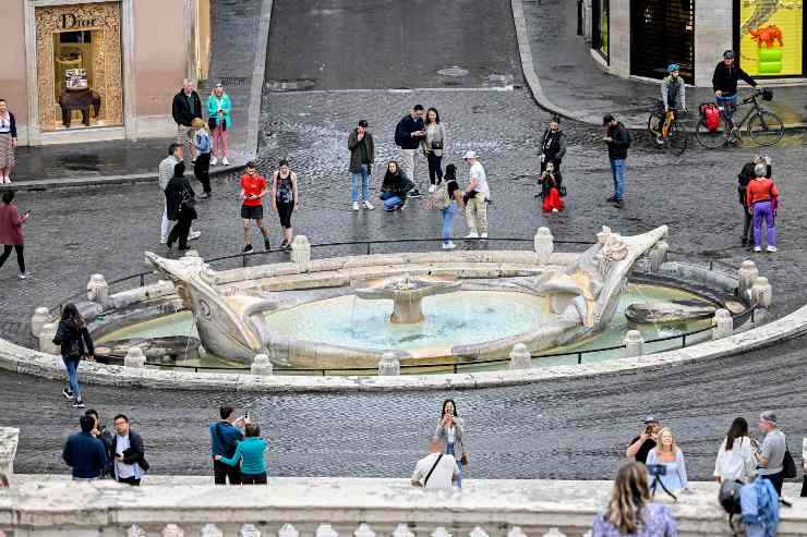 Divieto di fare il bagno nelle fontane