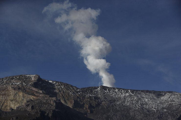 fiume con temperatura a 100°: a 700 km un vulcano