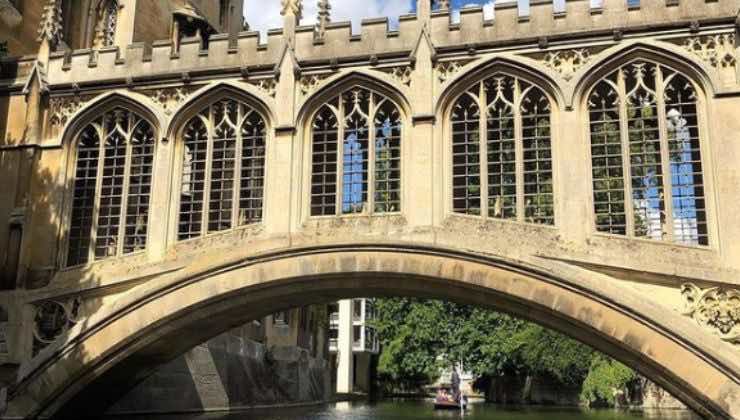 il ponte dei sospiri in un'altra città famosa