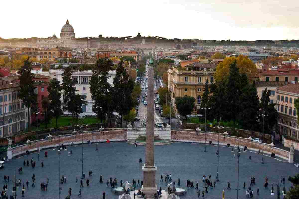 In Piazza del popolo a Roma si sentono le voci