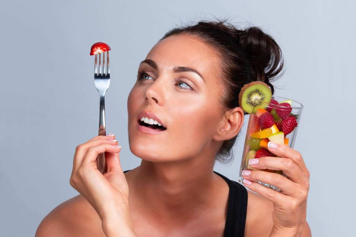 Mangiare frutta in estate: fa male alla pelle?