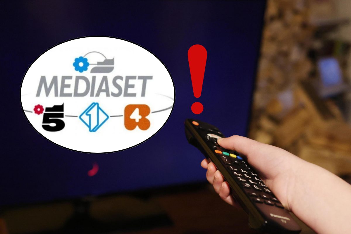 Logo Mediaset, tv e mano col telecomando