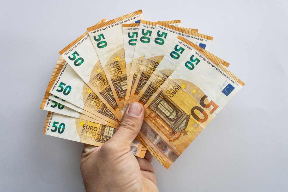 particolare ologramma banconota euro